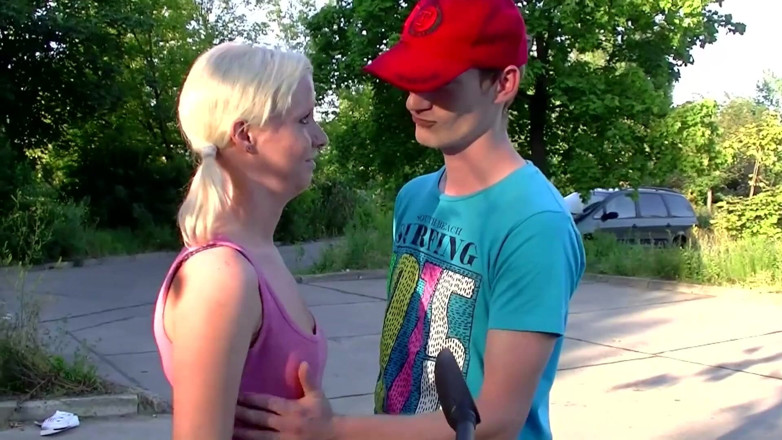 German amateur - 100% German hardcore videos: Мила блондинка тінка спустошує свою кицьку