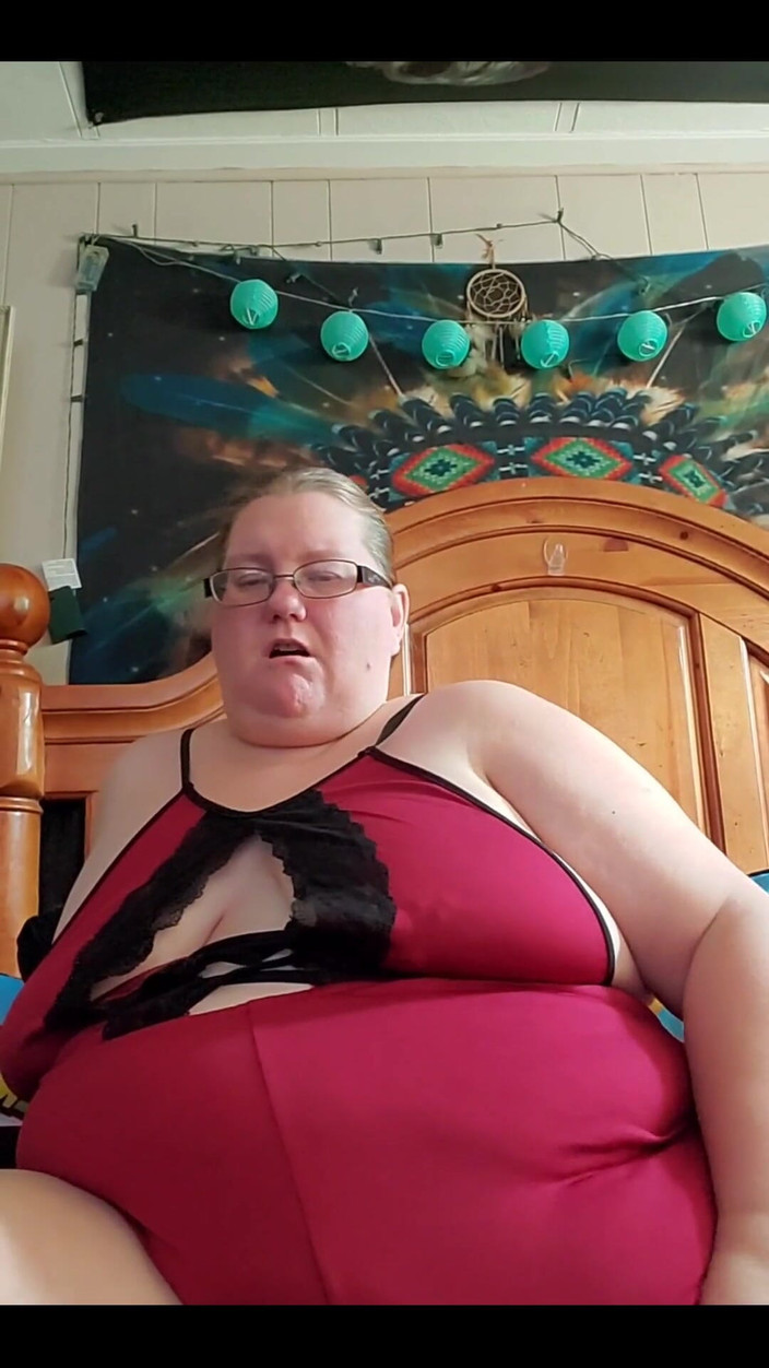 Misssunshinevip: Masturbating with Dildo