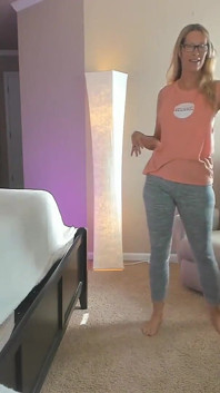 Streamer la camgirl MILF Jess Ryan, fétichisme des pieds ! Tu as demandé plus de pieds, voilà !