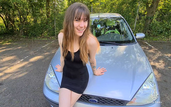 Anne Eden: Bonnet berkongkek di tempat letak kereta awam