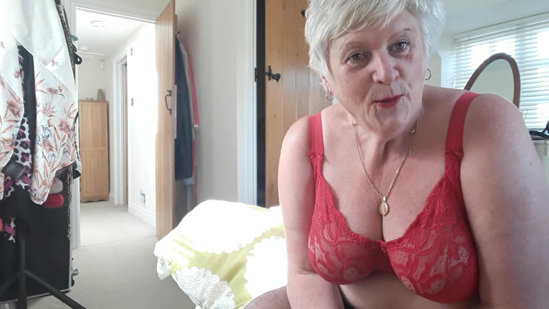 Uk Joolz: Red girdle and bra, with pussy play