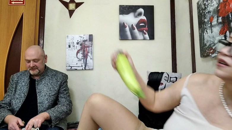 AimeeParadise: Uma senhora madura encantadora e uma abobrinha .))