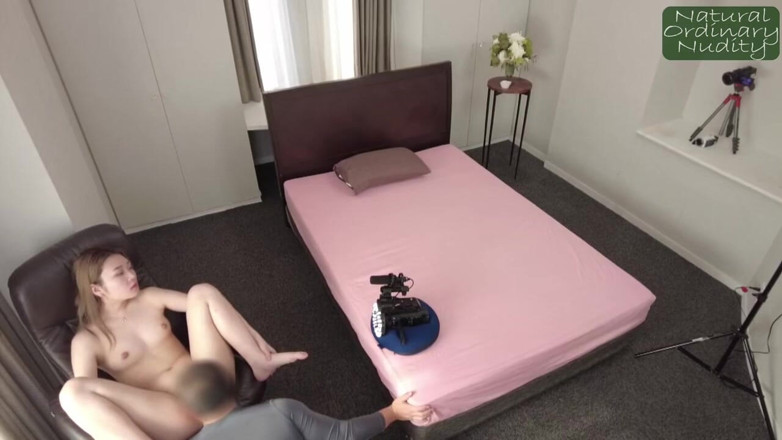 Jap Porn Project: 初めてのプライベート撮影。背が高く細身の美しさが、稀で独占的な生の出会いを明かす