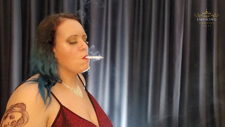 Lilli Cukierek Cox: लिली धूम्रपान Vs120s