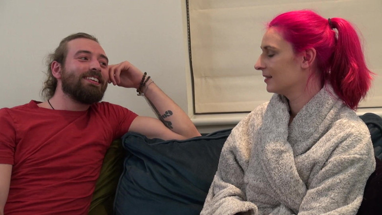 UK Sinners: Capelli colorati ambra Deen scopata da dietro da Jonny Cooer...