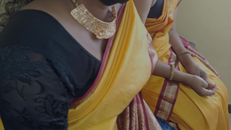 Pushpa studio: do vivaahit mahilaon ne parosi baichalar purushon ke saath bistar...
