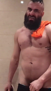Papi liebt es, nach seinem training selbst zu schnüffeln.