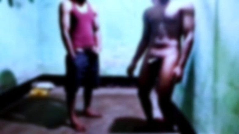 Desi Tits: Il vicino patrigno twink si scopa le tette storie di...
