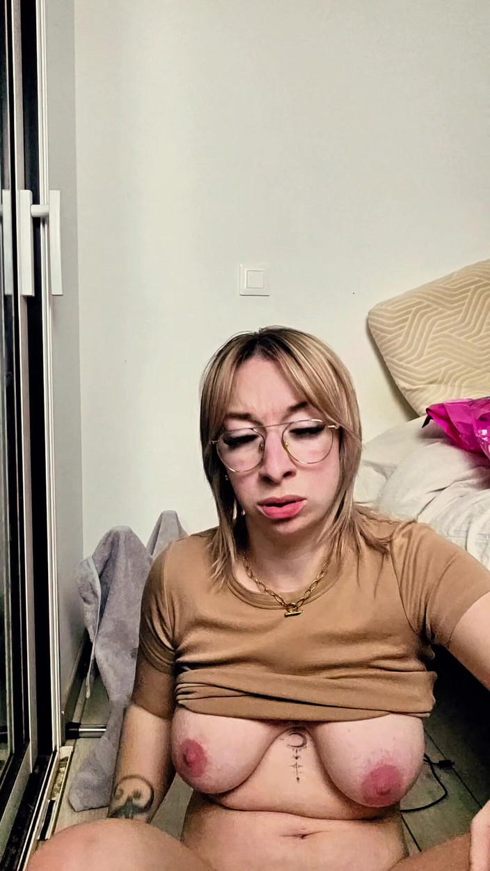 GIULIANA_OFFICIEL: Я сижу на самой большой секс-игрушке весом 5 кг