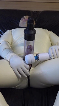 Sborra schiava in lattice danielle!