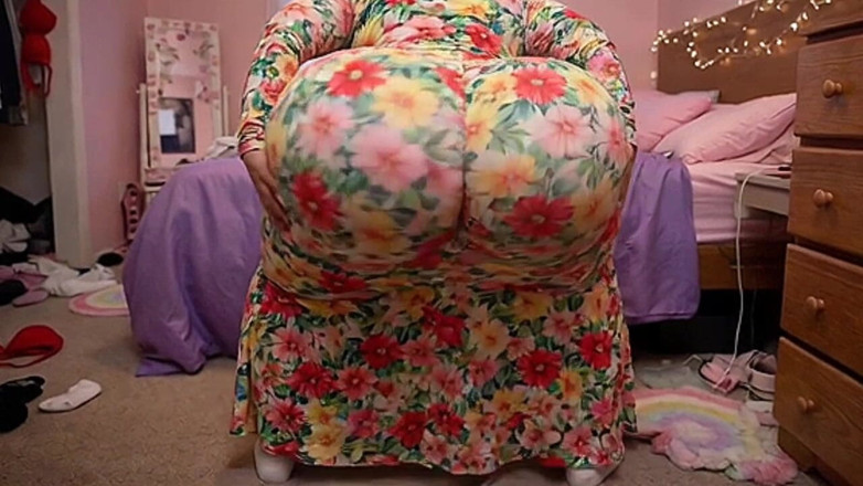 Animate golden: Big Ass Girl in Floral Dress Twerking Seductively for Her...