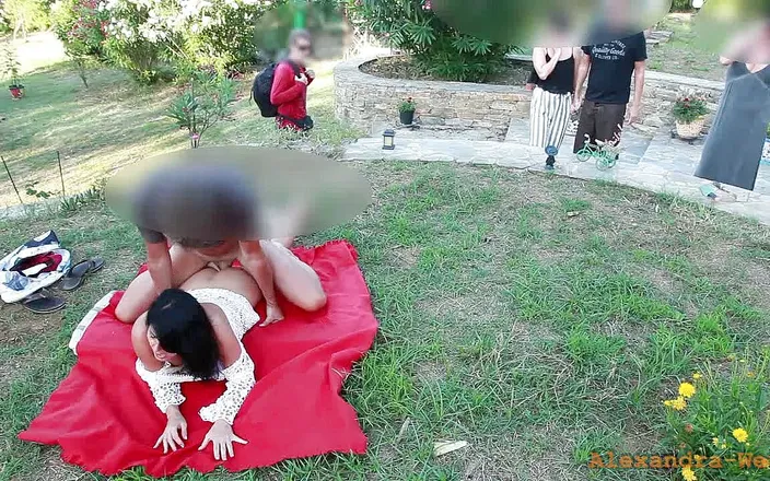 Alexandra Wett: Outdoor extreme !! Free fuck in the botanical garden!