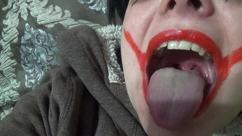 Goddess Misha Goldy: Dos chicas de payaso locas te cuelgan por encima de...