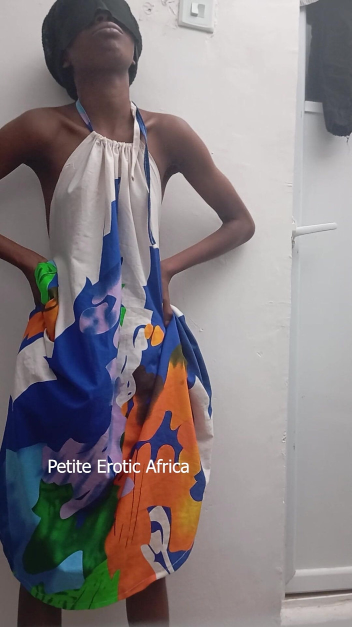 Petite Erotic Africa: 작은 사랑에 쪼이는 구멍