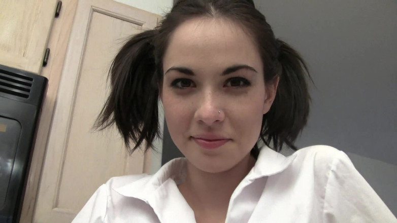Lucy Van Angel: Drobná 18letá pigtailed natáčí svou první porno scénu