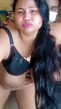 holi mein bhaabhi ke bare nipals Dabaye Devar Ne, kichan mein vaild chudaee - poorn hindi karaahen