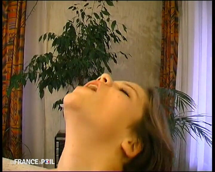 Rue Chaude: Trio foarte sexy cu 2 femei lesbiene