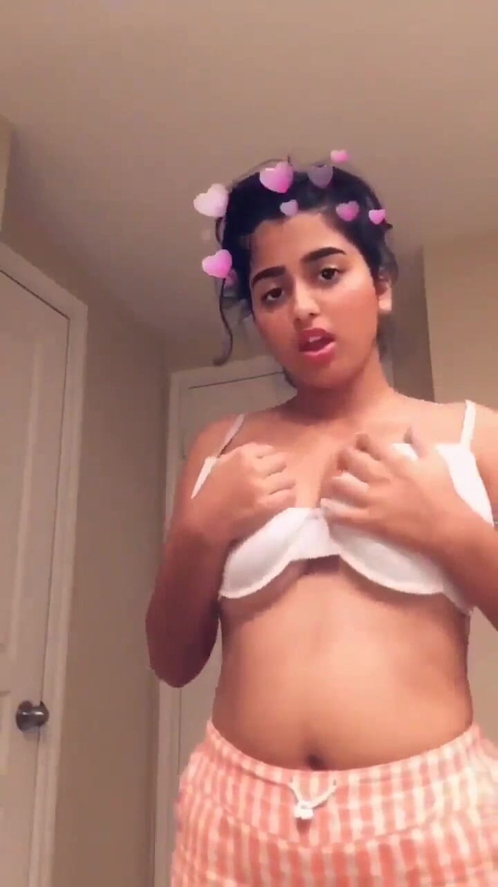 Indian girls studio: College Girls Massage