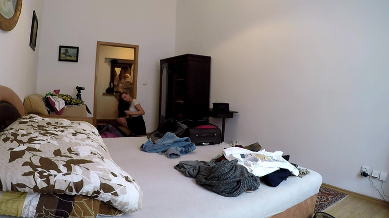 Leon Lambert Girls Twerk Parties CFNM: Amateur babysitter cam in meisjestoilet legt geen slipje vast