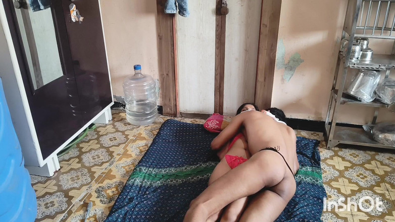 Desishycouple: ピンクのビキニを着たシヴァニ・バービのセックス。パート 2.