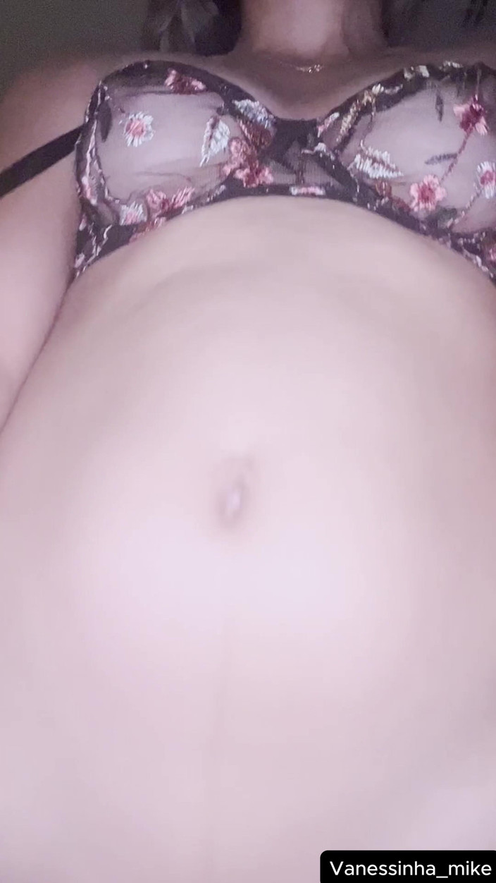 Renatinharj: Ella se despertó para masturbarme y darme su coño caliente