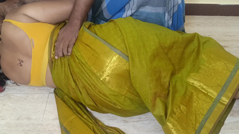 Palani69: Une femme de ménage partage un lit avec le propriétaire...
