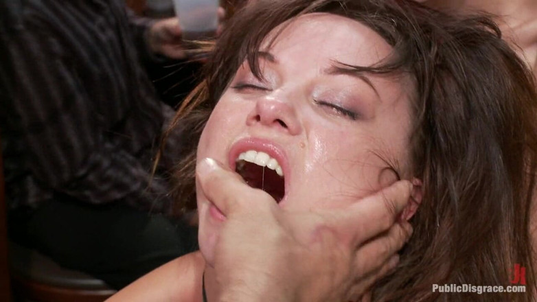 Public Disgrace by Kink: ¡Santo culo enorme! Épico anal con la reina anal rusa Alysa !!