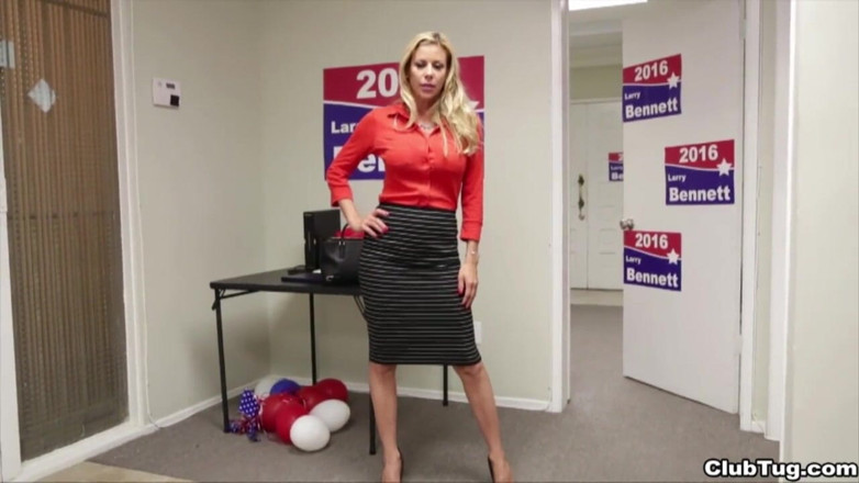 Club Tug: แม่น่าเย็ดชักว่าว Alexis Fawx โดนจับได้