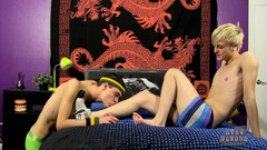 Bare Twinks: 一次无套射精溅射精