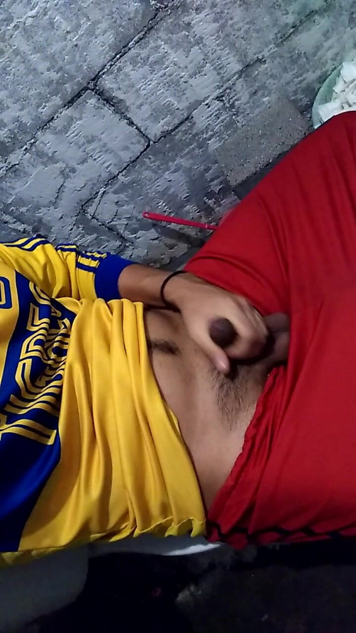 AlexAlejandro13: En natt där jag pissar på alla rika ansikte du...