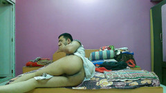 Cute & Nude Crossdresser: Špinavý sissy crossdresser femboy sweet lízátko v dlouhých bočních šatech.