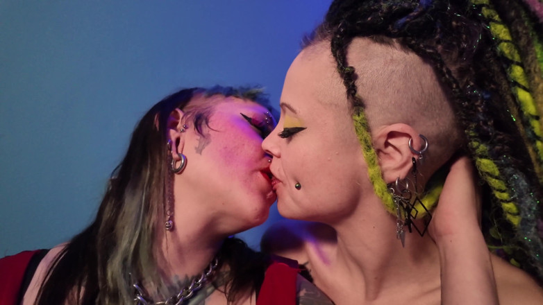 EdgesOfReality: Very Horny Alterntive Girl on Girl