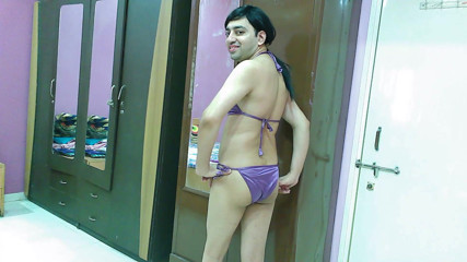 Cute & Nude Crossdresser: Sexy sissy crossdresser femboy sweet lollipop v řetězcových bikinách.
