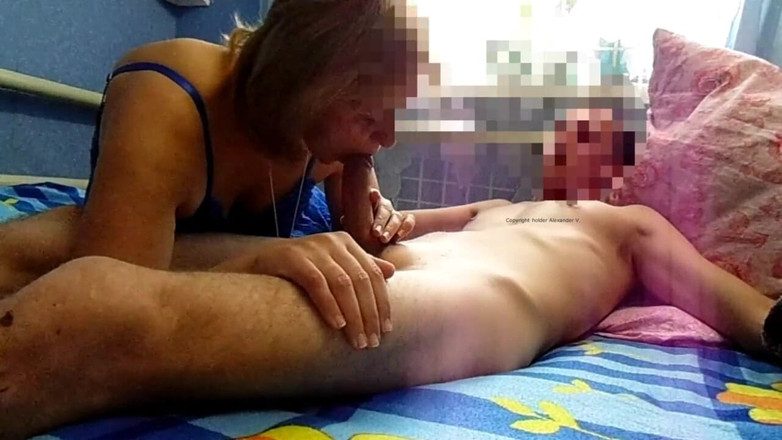 Qwersad33: La milf se excitaba mucho mientras la gran polla estaba...