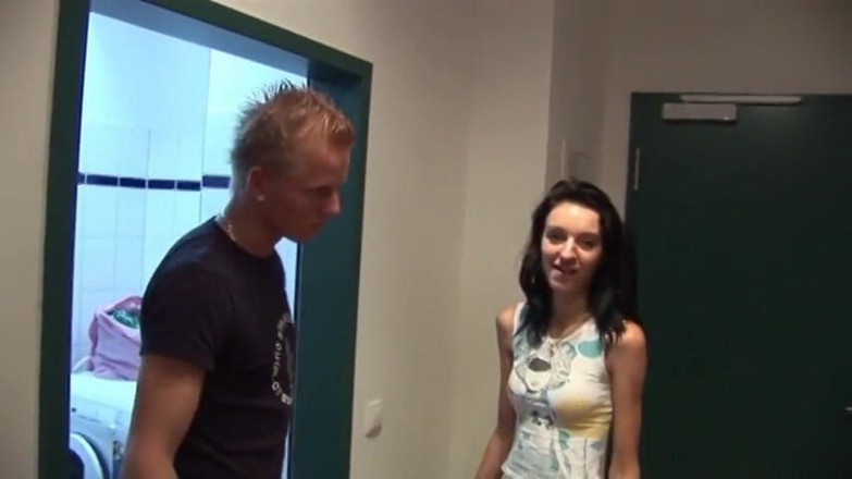 123XXX - 100% Amateurs: Magere brunette slet is open voor neukpartij met exhibitionist voor...