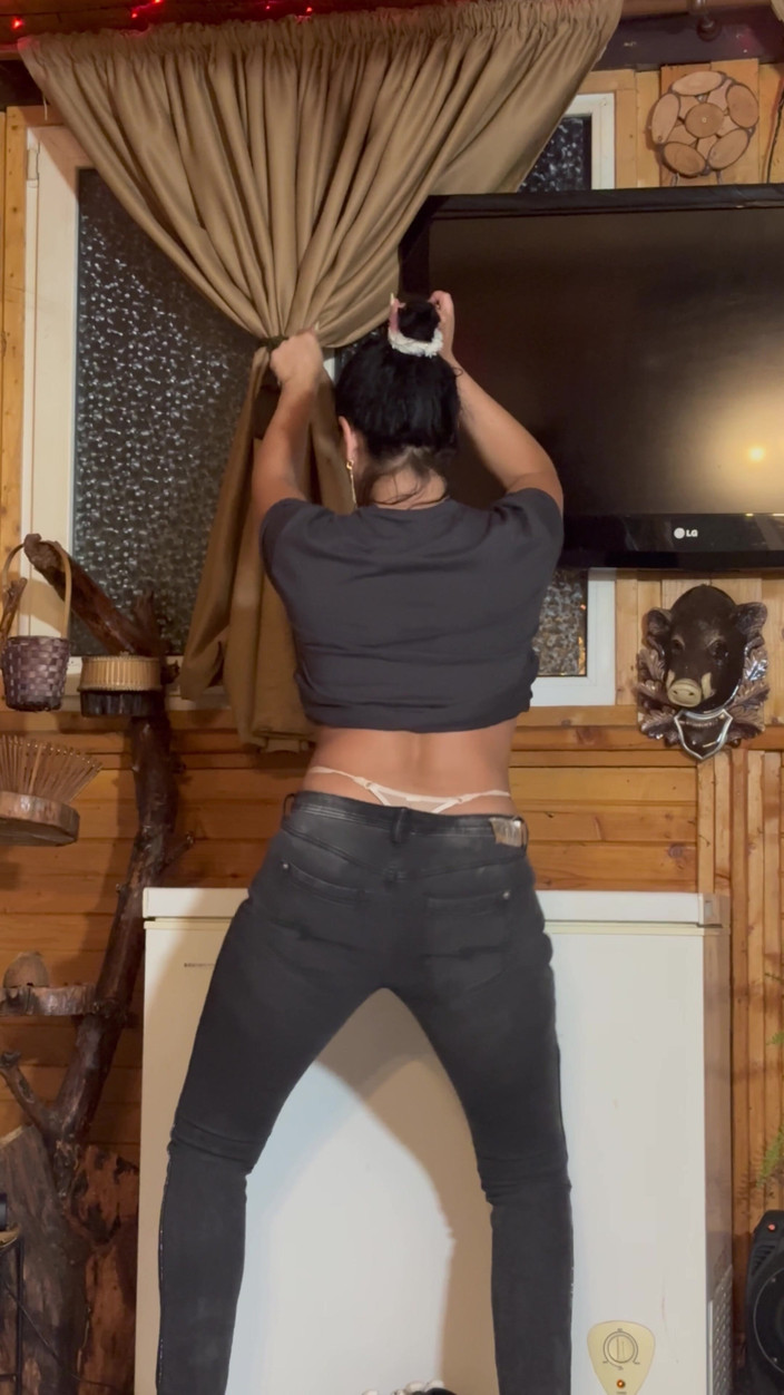 MilfyCalla: Usikan belakang dalam seluar jeans, Tanga putih &amp; rokok