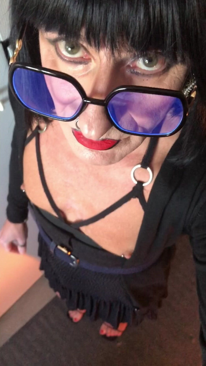 Andreina Naty: Пірсинг грудей і ходьба