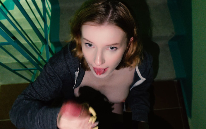 Diana Rider: Kami ngentot di pintu masuk saat ibunya lagi di rumah