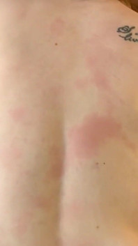 Enteado confundiu a palavra Massagem com a palavra sexo. Madrasta ficou agradavelmente surpresa