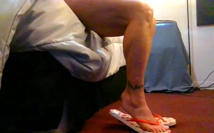 Abby Anna: Piedi schiaffi tacchi a gambe incrociate o flipflops in piedi
