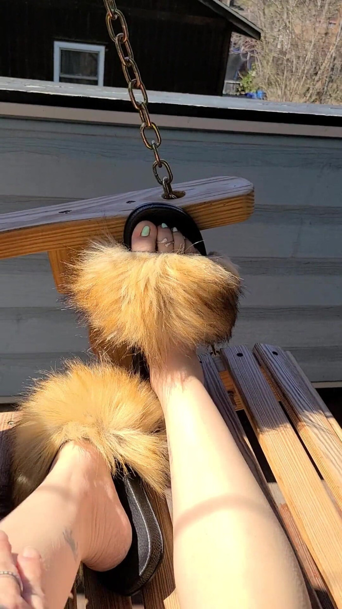 Raven Willow: Spring Feet Furry Slides