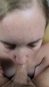 Satu lagi blowjob dan pancutan muka daripada MILF kegemaran anda - Mama_foxx94