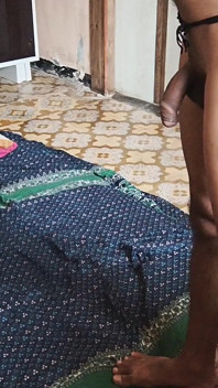 Shivani in groene Saree maakt zich klaar. Ongecensureerde volledige video.