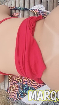 Hotmilf en rojo enculada y preñada por el jardín