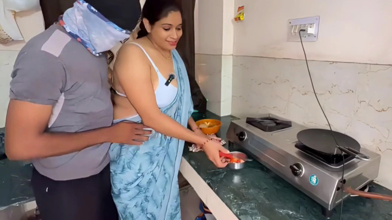 FantacyCouple: Indische ontevreden Bhabhi wellustige seks met Devar op keukenstandaard