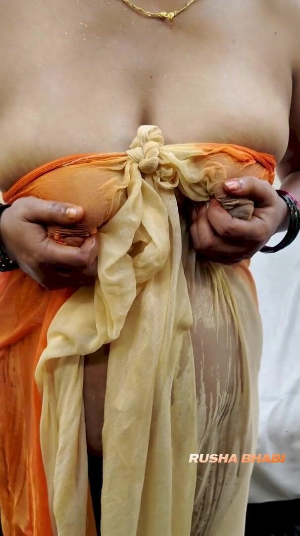 RUSHA BHABI: Rusa สาวอินเดียโชว์นมเปียกในวิดีโอคอล
