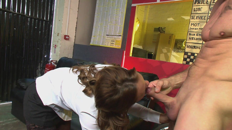 Perv Milfs n Teens: Brünette mit dicken möpsen, Paige ashley lutscht und fickt in...