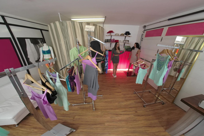 Milf VR: Mannequin: Cum to Life