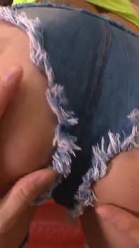 ตื่นเต้นกว่าสําหรับฉัน - สาวซุกซนในเสื้อผ้า - ตอน 1