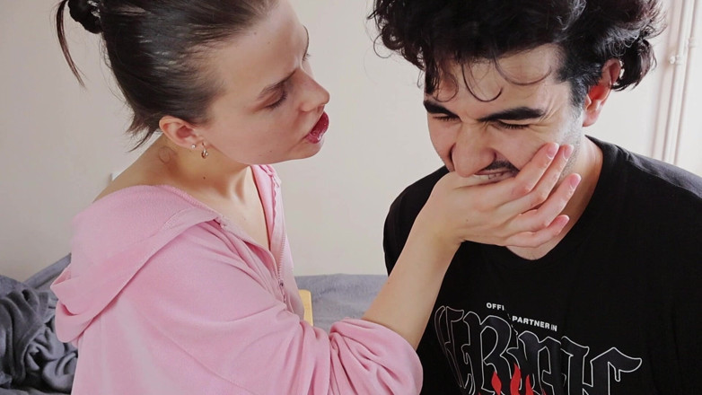 Artur and Diana: Poprvé kousání prstů